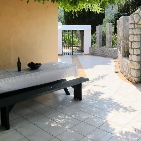 Holiday home Mick - Ics400 By Interhome